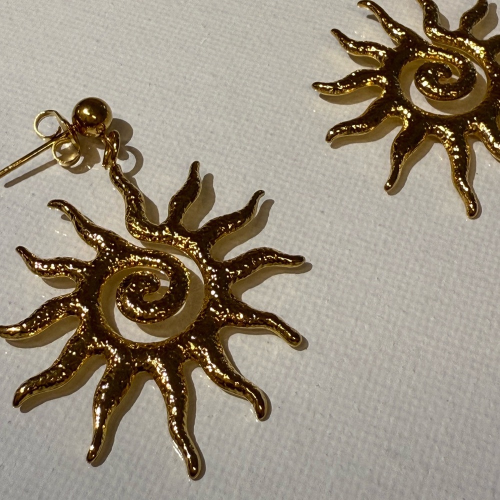18K Gold Radiant Sun Earrings NEW! - Picture 12 of 13